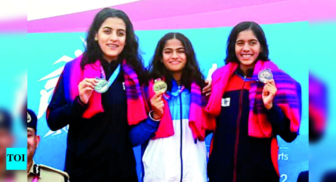 Hashika, Sajan Make A Splash In Pool | Ahmedabad News - Times of India