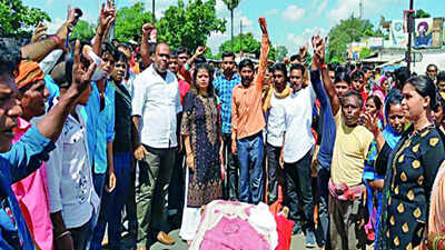 Jharkhand: Day after girl dies of burns, Dumka residents block road seeking justice
