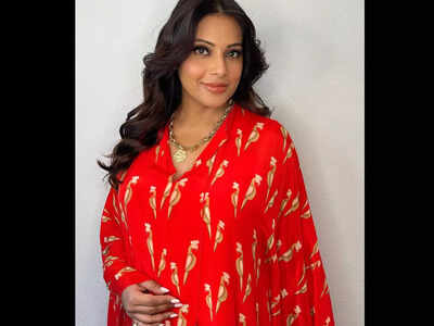 Mom-to-be Bipasha Basu looks radiant in red kaftaan Hindi Movie News