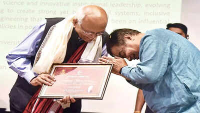 Hindu way includes people of all faiths: Nitin Gadkari