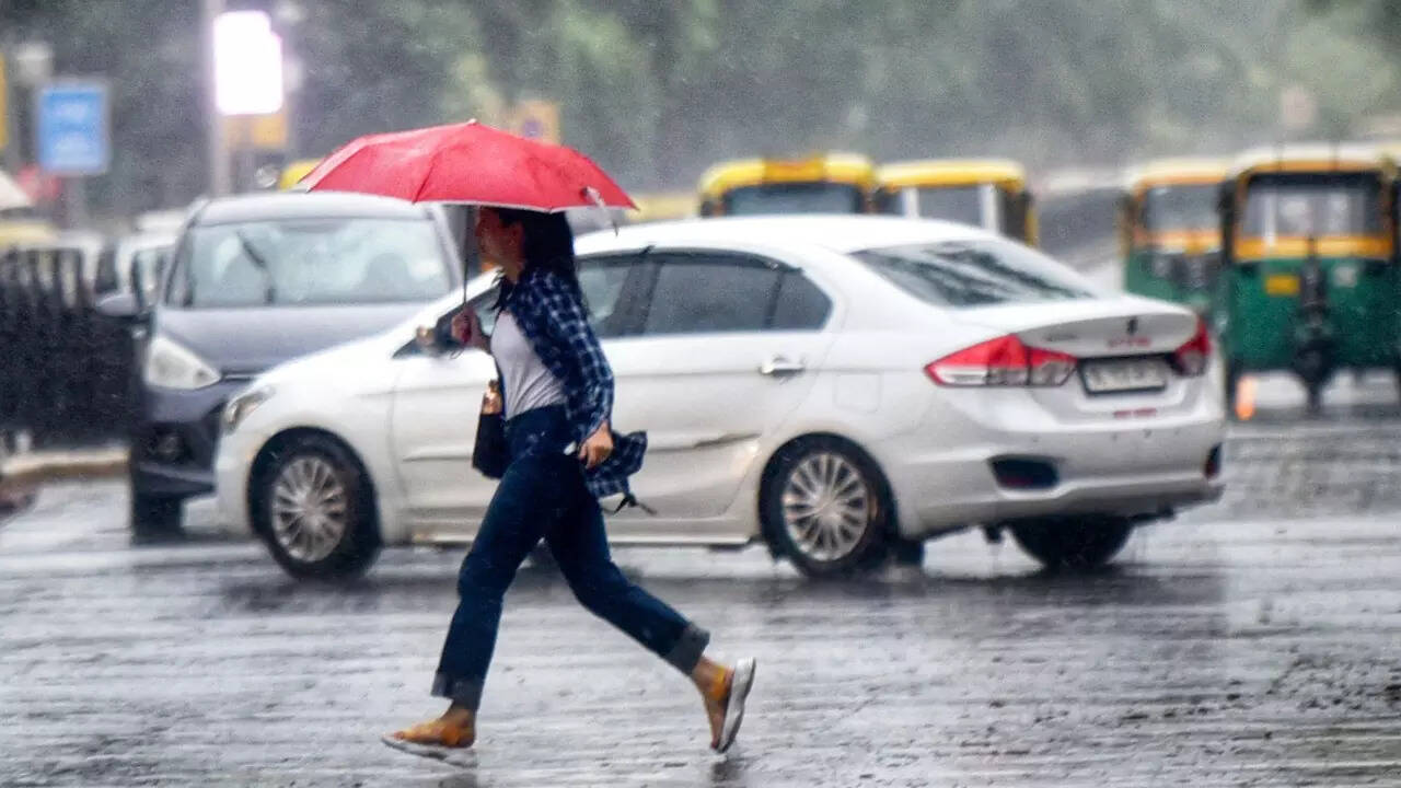 Rains cool Delhi by 2 degrees; traffic jams abound | Delhi News - Times of  India