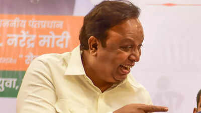 In a bid to become MCA president, Shelar gets Pawar backing