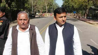 Was 'PariWar' Mulayam's bid to put son Akhilesh at party's helm?