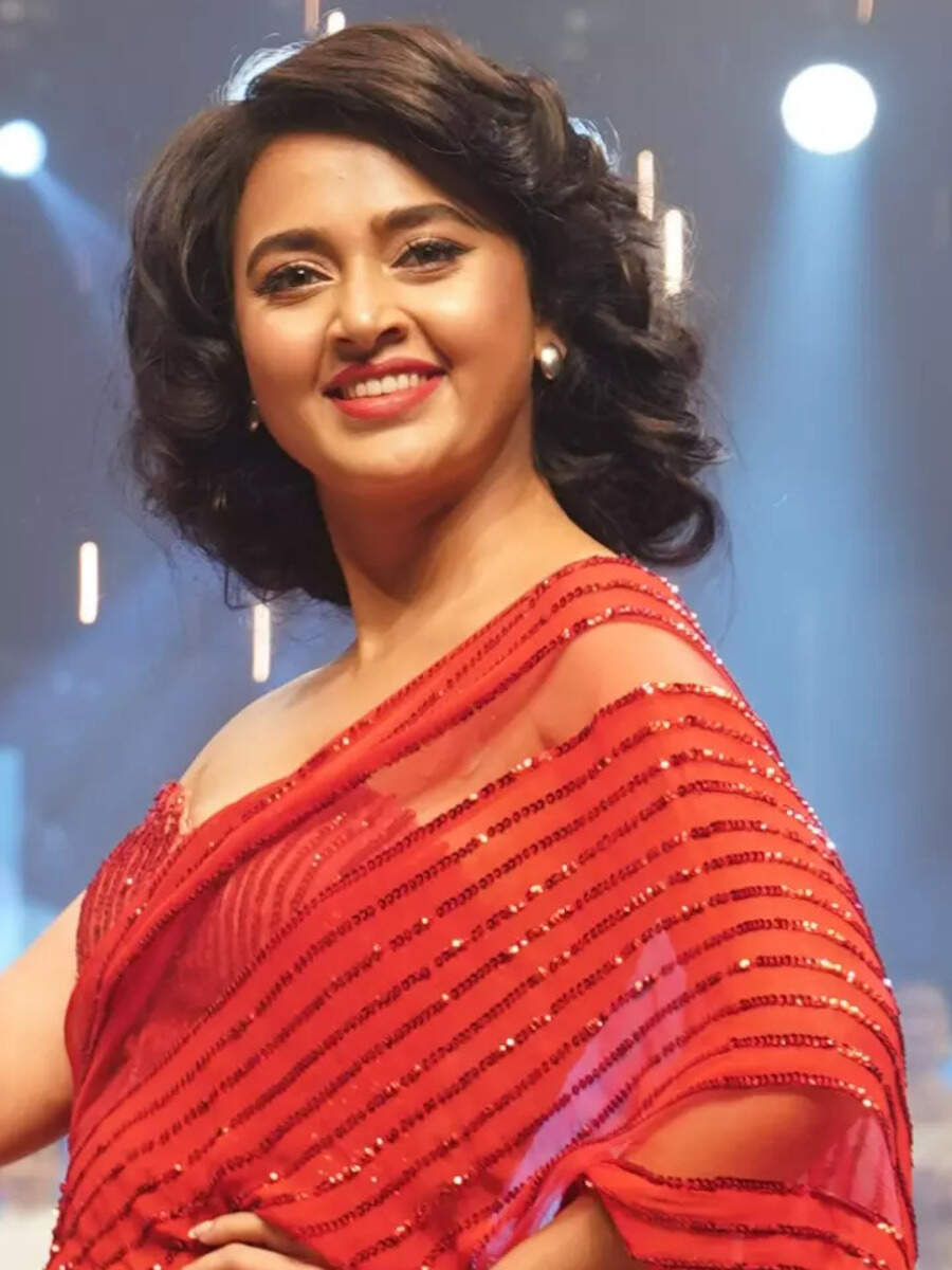 All about Tejasswi Prakash's hot beauty look at Indore Times Fashion ...