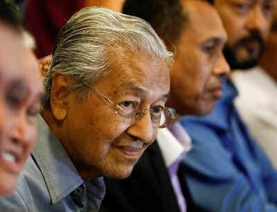 Mahathir Mohamad fears Najib would walk free if graft-tainted party wins polls