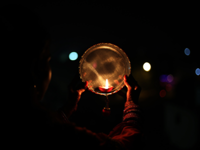 Happy Karwa Chauth 2025: Top 50 Wishes, Messages, Quotes, Images and Greetings to share with your loved ones