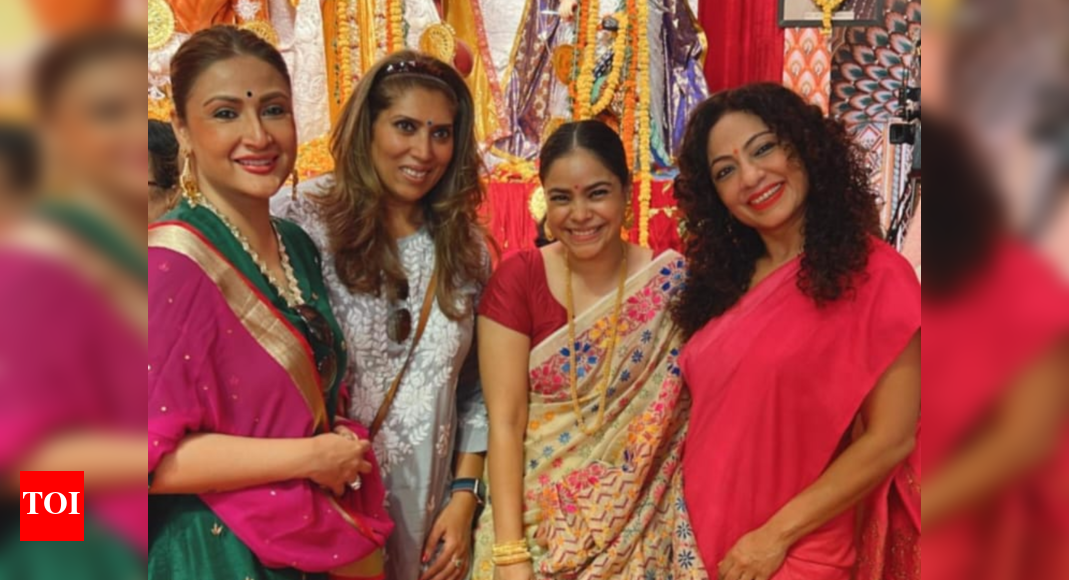Urvashi Dholakia shares pictures with her ‘girl squad’ Sumona ...