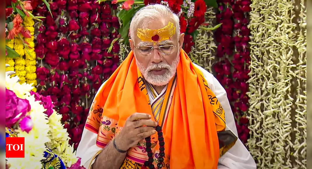 mahakal-lok-opening-pm-modi-unveils-shivaling-wrapped-in-sacred