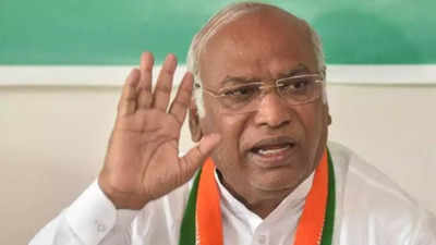 Not a candidate of Gandhis in Congress presidential fight: Kharge