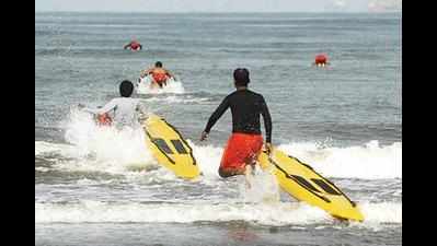 Lifeguards rescue over 7 tourists, find 3 missing kids
