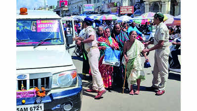 Puri cops set up assistance booths for brata observers