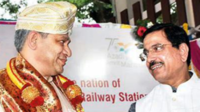 Karnataka: Ashwini Vaishnaw marvels at peda’s power