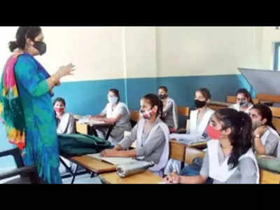Educators from Nepal visit Delhi government schools