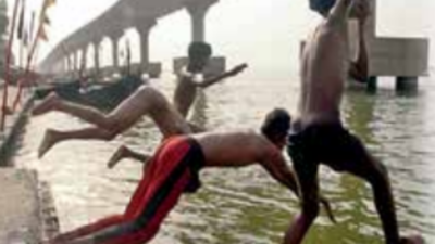 17 Ganga ghats in Patna not fit for Chhath: DM