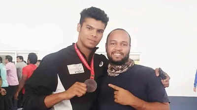 National Games: Coach dies, boxer pays tribute with gold medal | Boxing  News - Times of India