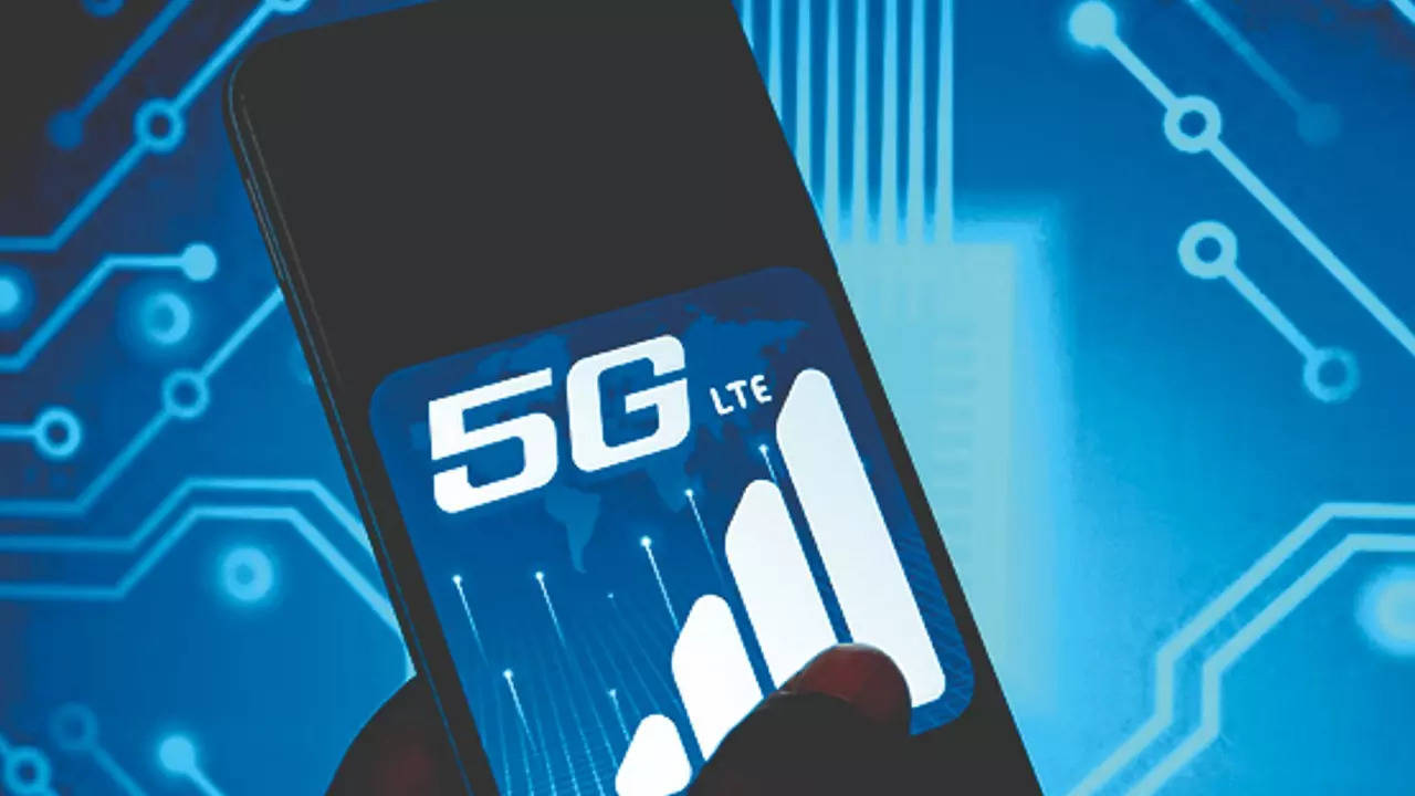 Motorola reveals device-wise 5G update availability details, check out when  your phone will get it - India Today