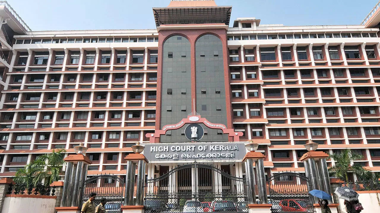 Kerala Court On Sexual Harassment,Kerala Court: రెచ్చగొట్టే దుస్తులు  వేసుకుంటే... లైంగిక వేధింపుల కేసు నిలబడదు: కేరళ కోర్టు - kerala court says  sexual harassment complaint is invalid if ...