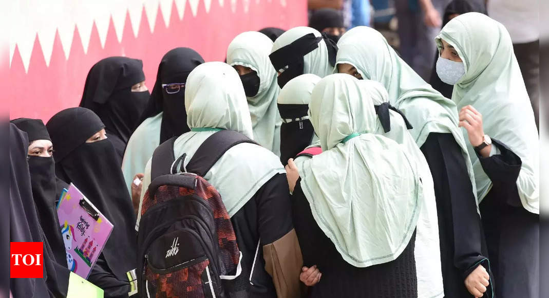 Supreme Court split 1-1, Karnataka HC order upholding hijab ban stands, will go to larger bench | India News – Times of India