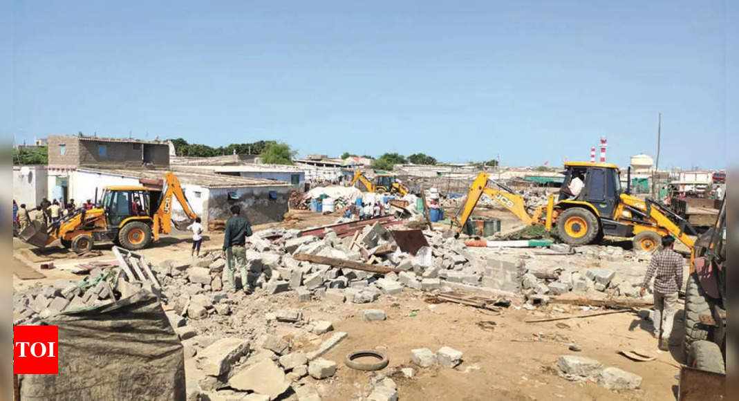 jakhau-illegal-structures-near-jakhau-port-demolished-rajkot-news