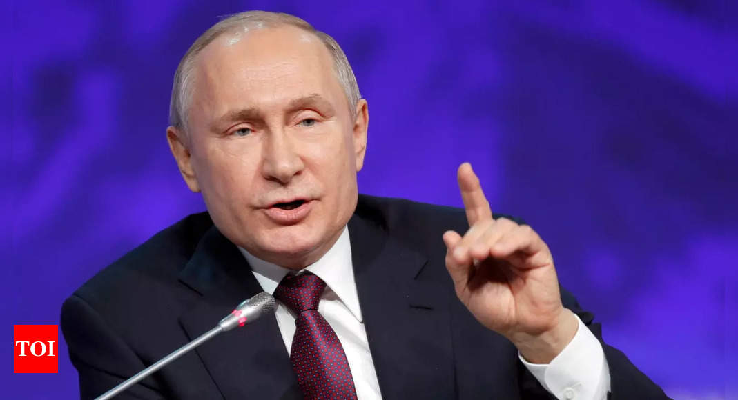 Vladimir Poutine rejette la critique d’Emmanuel Macron sur le rôle de Moscou dans le conflit du Karabakh