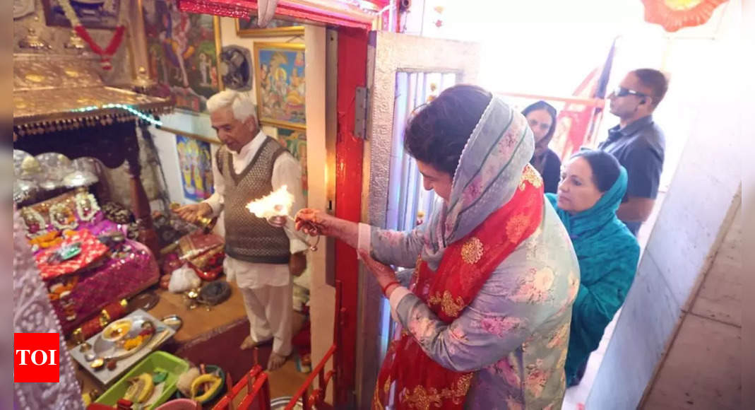 Congress’ Priyanka Gandhi pays obeisance at Shoolini temple, to address rally in Solan | India News – Times of India