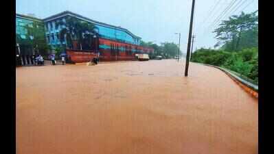 Heavy rain turns Sattari’s roads to rivers; people, vehicles stranded