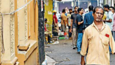 Kolkata: Tea-seller setting up stall first to alert residents about fresh cracks