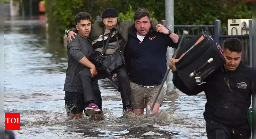 Un mort alors que les inondations en Australie commencent à reculer