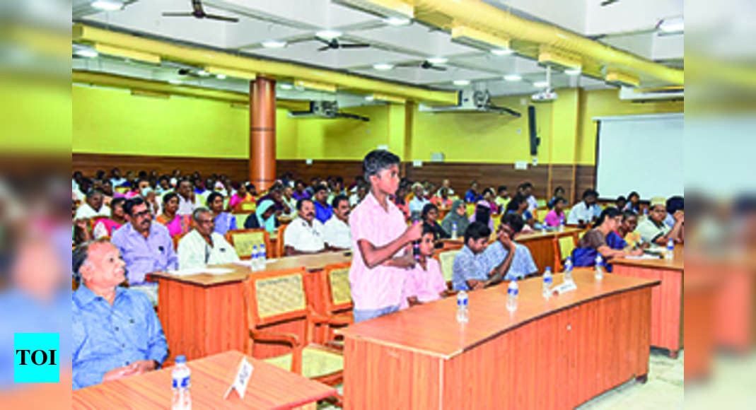 public-vouch-for-two-language-policy-in-schools-at-trichy-hearing-on