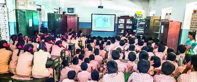 Foreign movies draw cheers in govt schools