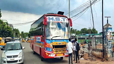 Absence of parking space for omni buses chokes city roads in Trichy
