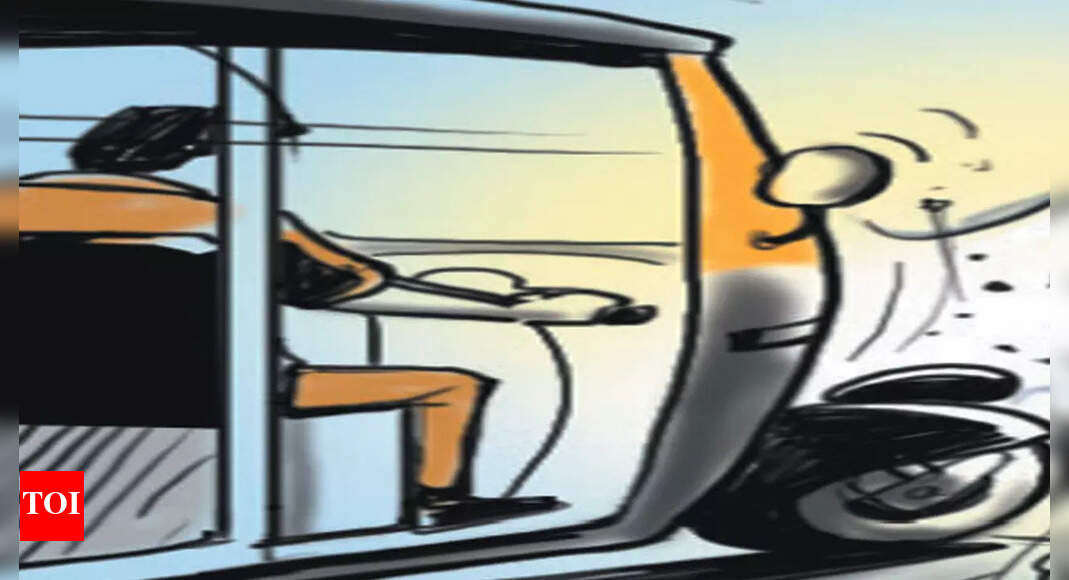 Pune: Auto driver robs courier boy of Rs 5,000 over 'mishap' | Pune ...