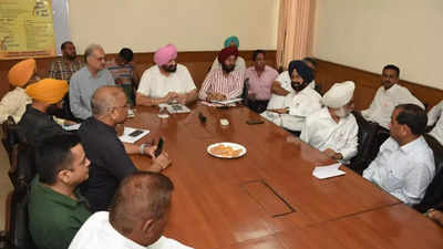 Ludhiana: PSPCL director meets businessmen to resolve their problems