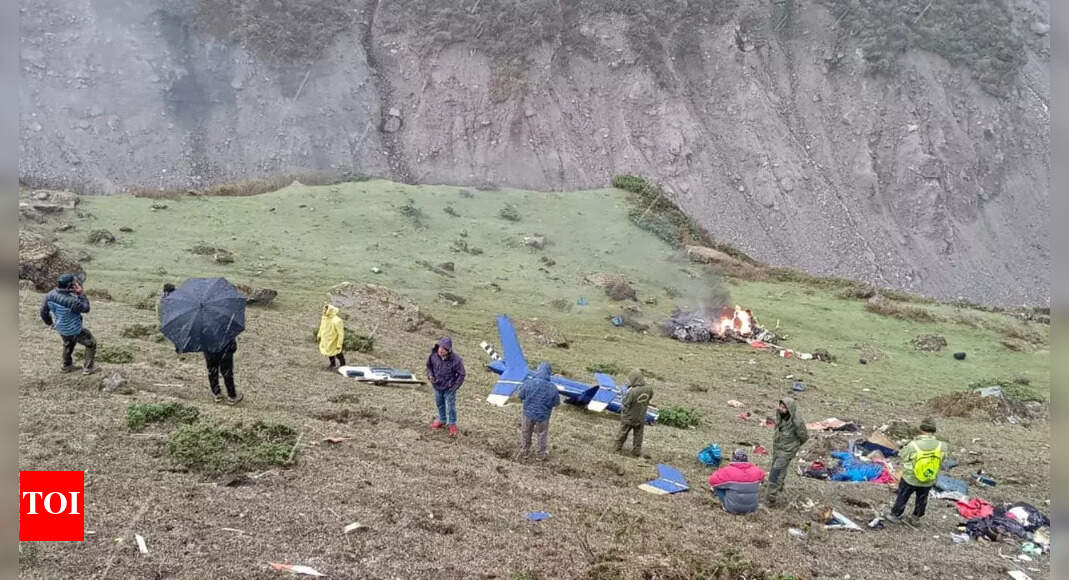 7 killed as chopper carrying Kedarnath pilgrims crashes in Uttarakhand