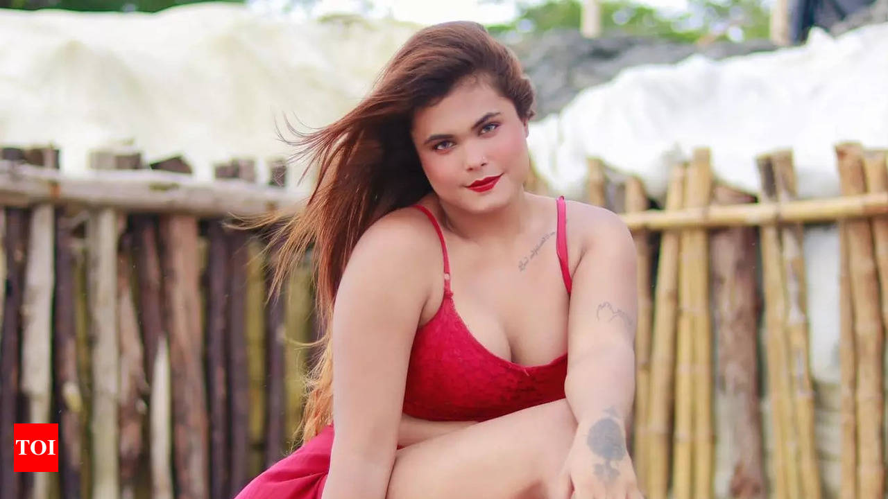 Viral video: Trans-actress Monti Roy molested in public, receives death  threat | Bengali Movie News - Times of India