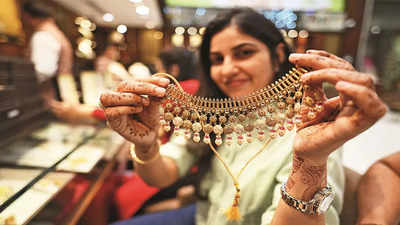 Bhopal: Diwali sale brings cheer to markets, business sparkles