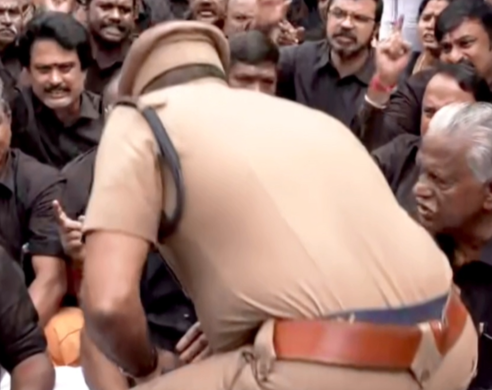 
AIADMK leaders protest against TN Govt in Chennai
