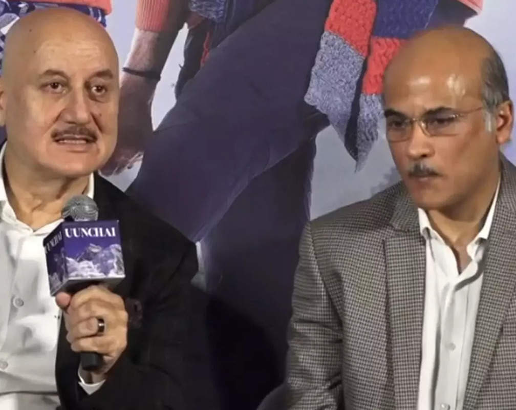 
Anupam Kher recollects his first meeting with 'Uunchai' director Sooraj Barjaty
