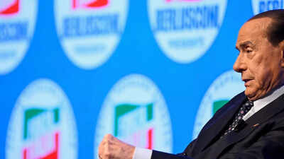 Putin's vodka gift to Berlusconi flouts Russia sanctions - EU Commission