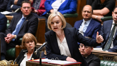 UK PM Truss clings to power as chaos in Westminster escalates