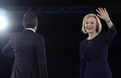 Hounded by markets & party, dizzy Lizzy falls from grace; new UK PM likely in days