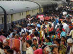 Patna: A crowd of passengers wait to board a train ahead of Diwali and Chhath fe...