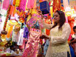 Mumbai, Oct 21 (ANI): Bollywood actress Ekta Jain shops for colourful paper lant...