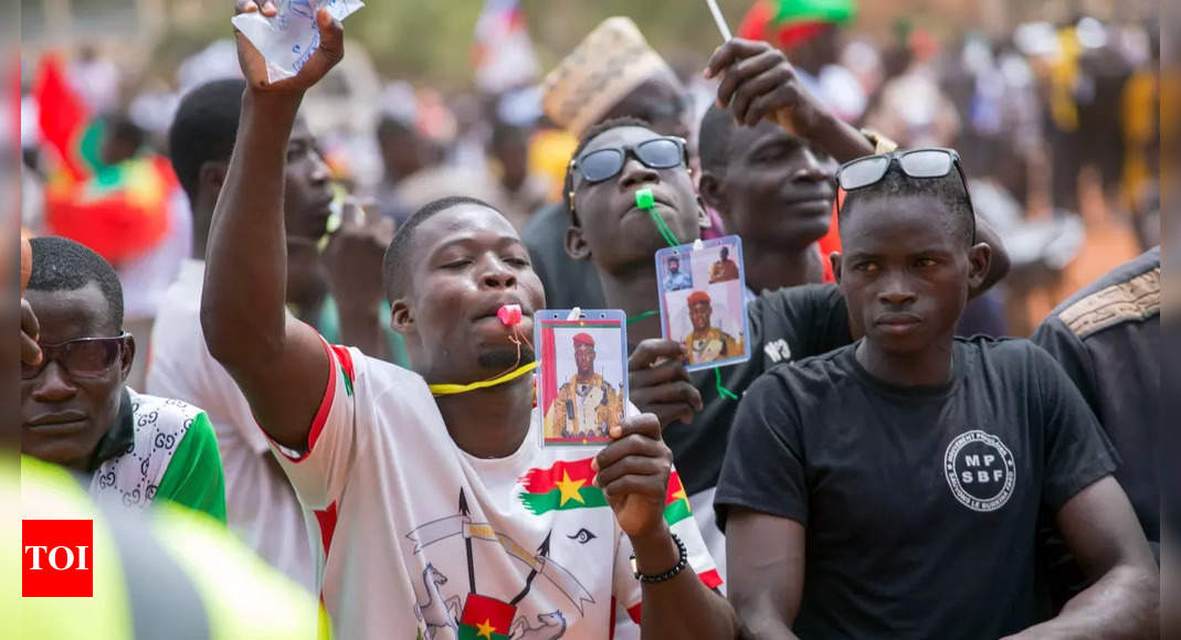 « Seulement des feuilles mangées et du sel pendant des semaines »: la situation humanitaire est désastreuse au Burkina Faso, selon un responsable de l’ONU