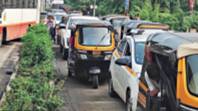 Pune: Wakdewadi reels under huge traffic snarl in morning hours
