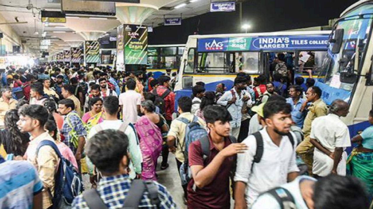 Diwali travel: Private buses milk homebound passengers in Tamil Nadu |  Chennai News - Times of India