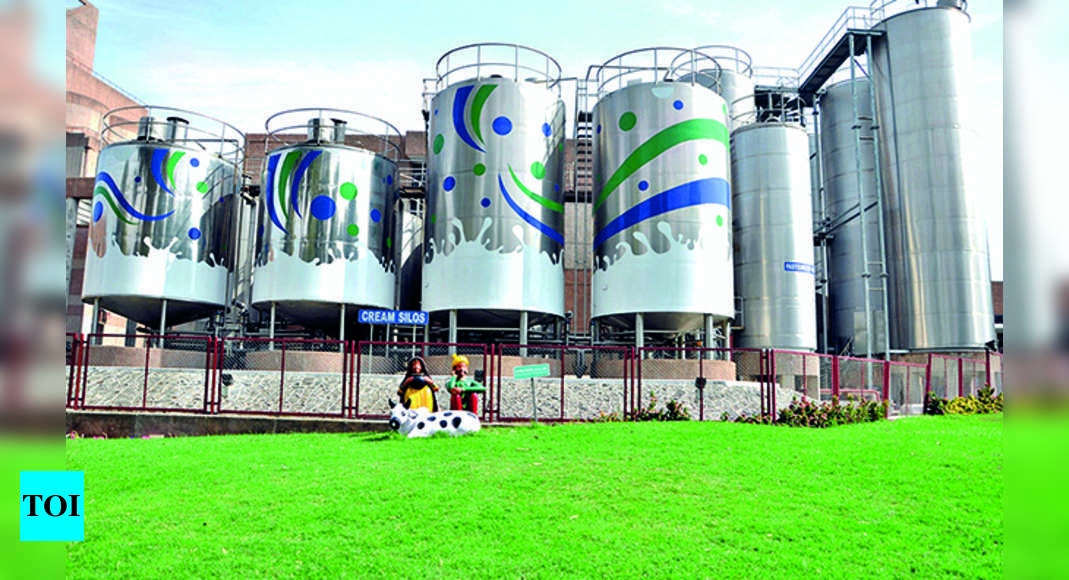 Farmers: Amul Dairy Hikes Milk Procurement Price By 20 Per Kilo Fat For ...