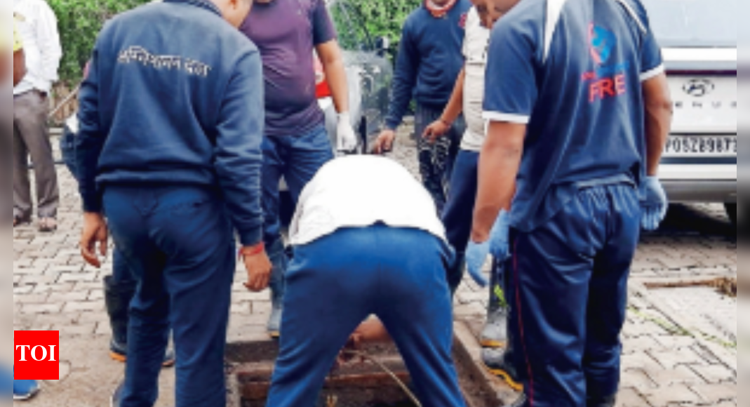 Wagholi Pune 3 workers die while cleaning sewage tank in Wagholi