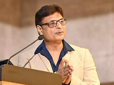 Irshad Kamil visits JNU for launch of Russian translation of his book Nazmon ka Mausam