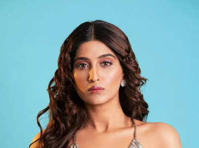 Hot makeup looks of Bigg Boss 16 contestant Nimrit Kaur Ahluwalia